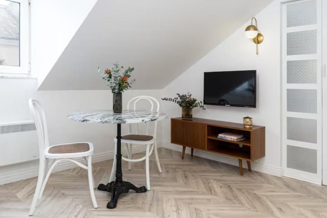 Florianska Old Town Apartments Krakow Bagian luar foto